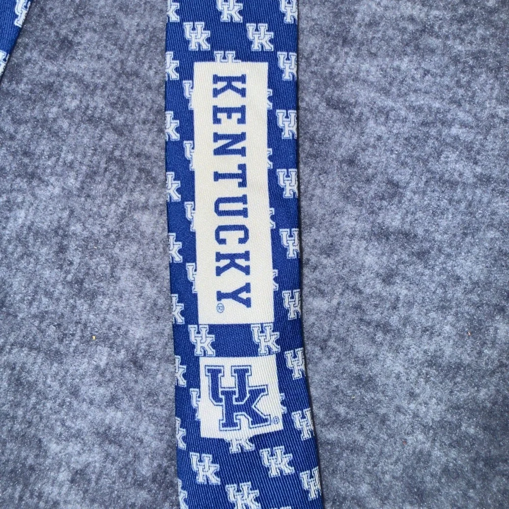 Vineyard Vines University of Kentucky Logo Mens Blue Silk Necktie UK Wildcats